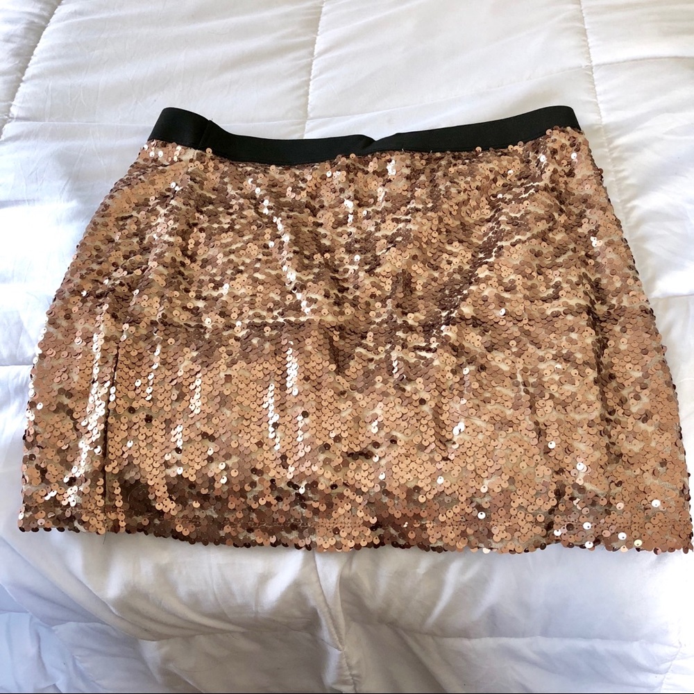 Stretchy sequin mini skirt